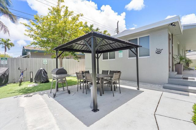 720 NE 7th Street 4, Hallandale Beach, FL 33009