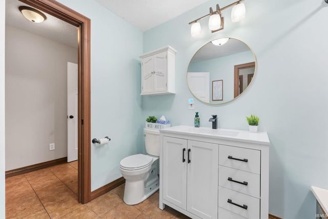 1206 Superior Drive, Auburn, IN 46706