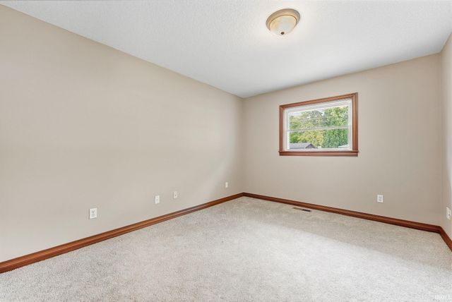 1206 Superior Drive, Auburn, IN 46706