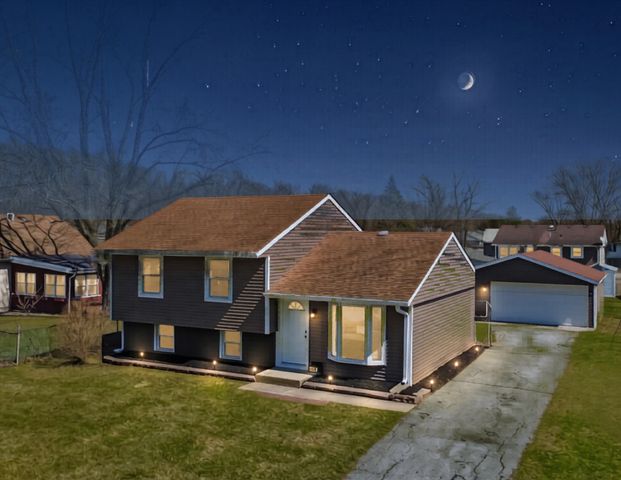 127 N Cedar Lane, Glenwood, IL 60425