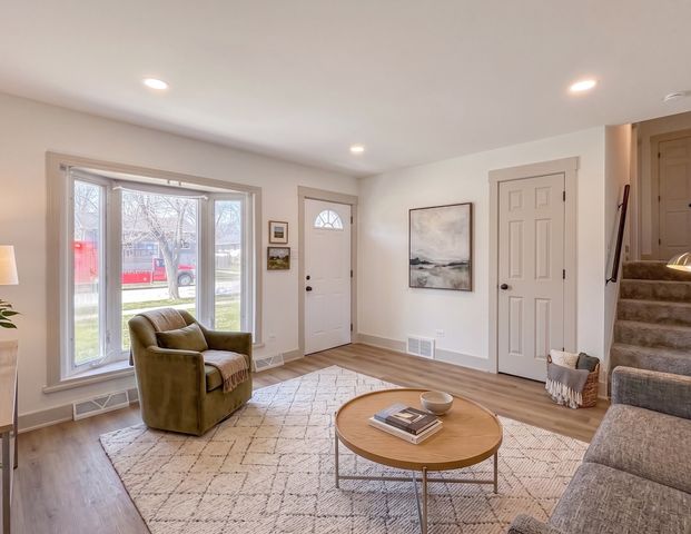 127 N Cedar Lane, Glenwood, IL 60425