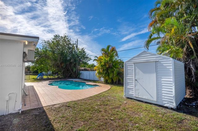 17202 NW 9th Ct, Miami Gardens, FL 33169