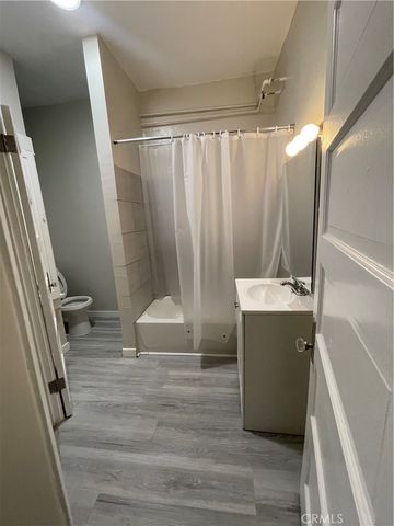 1425 W 18th St. 4, Los Angeles, CA 90006