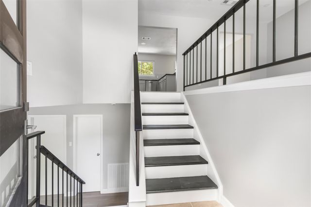 2108 W Lacey Oak Circle, The Woodlands, TX 77380