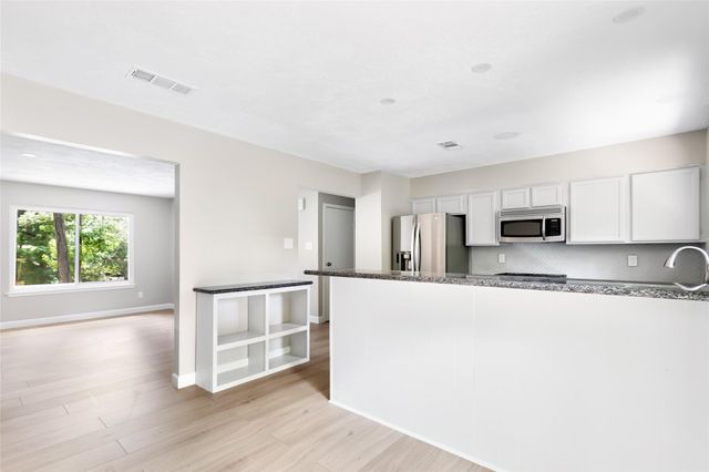 2108 W Lacey Oak Circle, The Woodlands, TX 77380