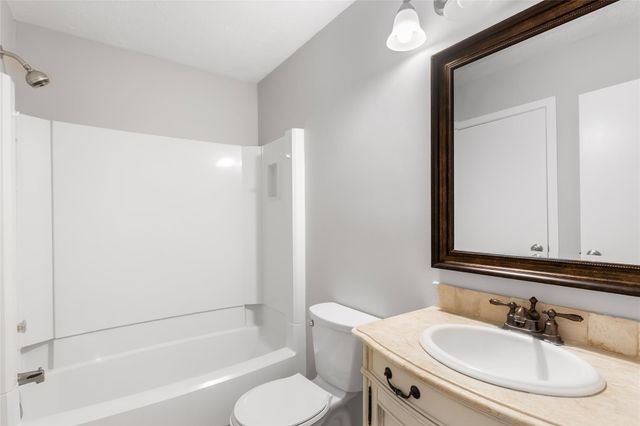 2108 W Lacey Oak Circle, The Woodlands, TX 77380