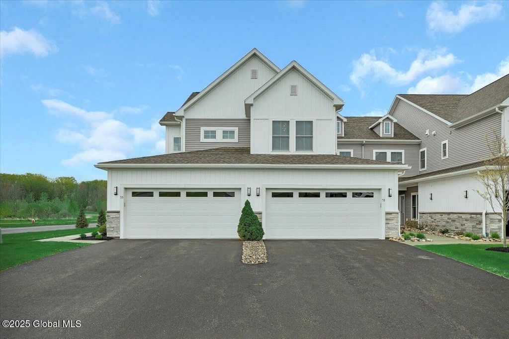 55 Wardley Circle, Colonie, NY 12047