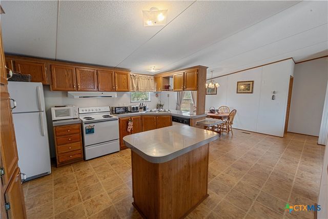 104 Longhorn Road, Stockdale, TX 78160