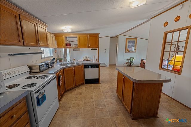 104 Longhorn Road, Stockdale, TX 78160