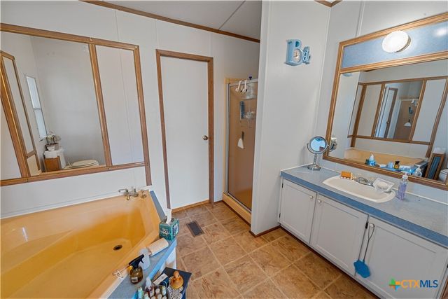 104 Longhorn Road, Stockdale, TX 78160