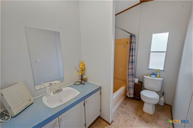 104 Longhorn Road, Stockdale, TX 78160