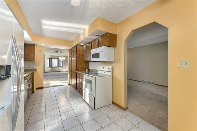 3431 Tudor Drive, Leavenworth, KS 66048