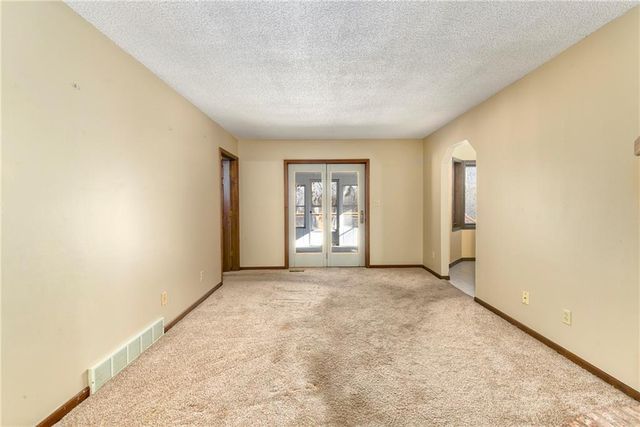 3431 Tudor Drive, Leavenworth, KS 66048