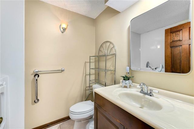 3431 Tudor Drive, Leavenworth, KS 66048