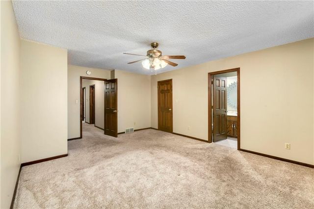 3431 Tudor Drive, Leavenworth, KS 66048