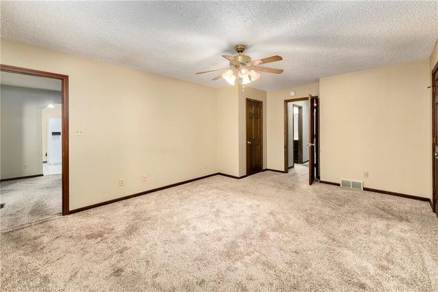 3431 Tudor Drive, Leavenworth, KS 66048