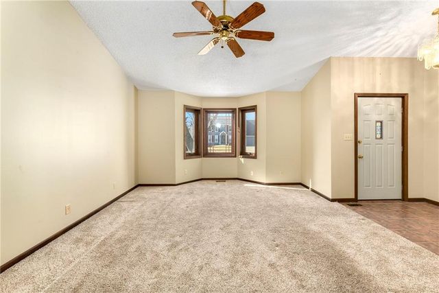 3431 Tudor Drive, Leavenworth, KS 66048