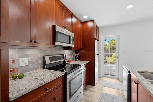 138 HOLLY AVENUE, Sarasota, FL 34243