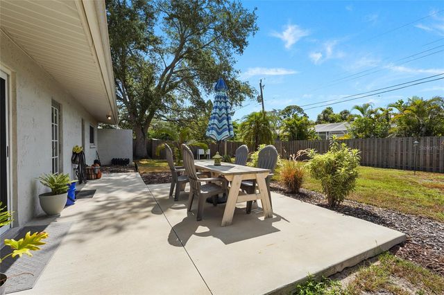 138 HOLLY AVENUE, Sarasota, FL 34243