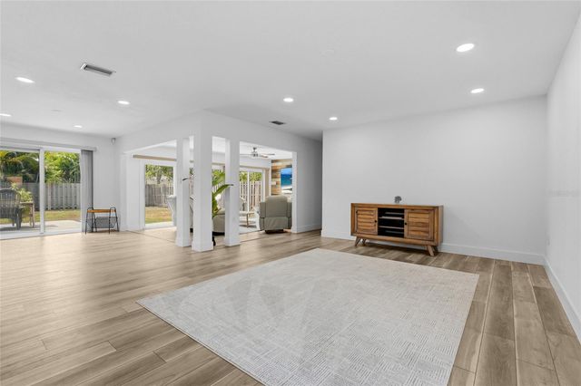 138 HOLLY AVENUE, Sarasota, FL 34243