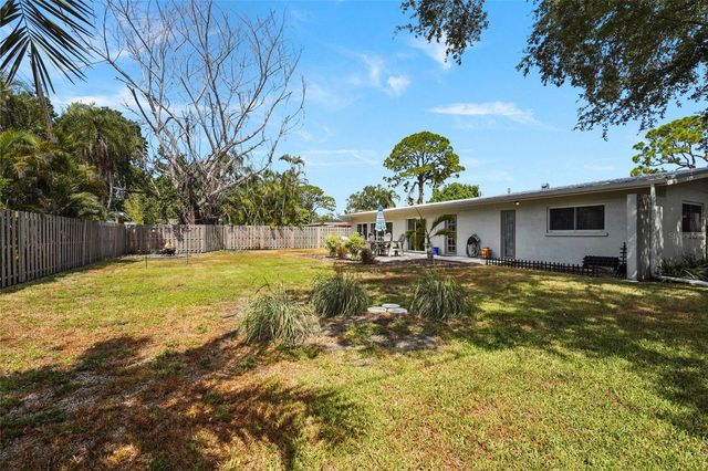 138 HOLLY AVENUE, Sarasota, FL 34243