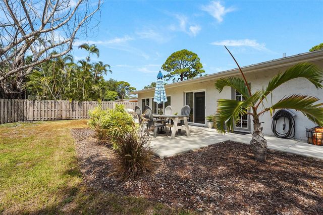 138 HOLLY AVENUE, Sarasota, FL 34243