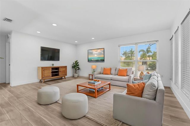 138 HOLLY AVENUE, Sarasota, FL 34243