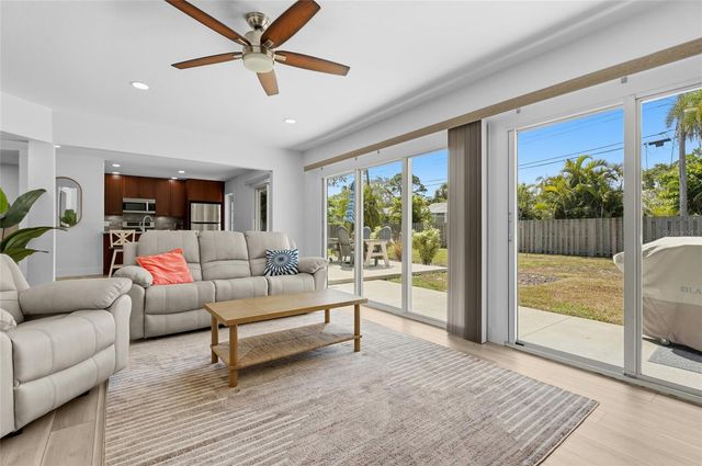 138 HOLLY AVENUE, Sarasota, FL 34243