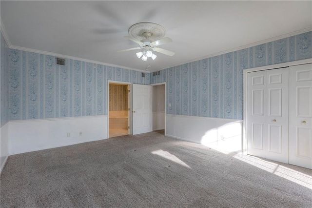 17800 E Bolger Road 147, Independence, MO 64055