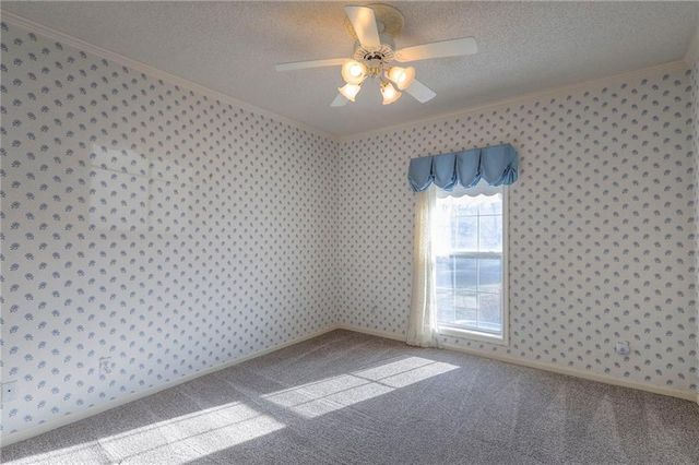 17800 E Bolger Road 147, Independence, MO 64055