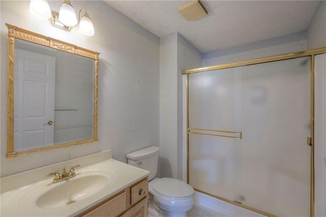 17800 E Bolger Road 147, Independence, MO 64055