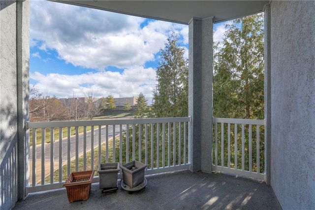 17800 E Bolger Road 147, Independence, MO 64055