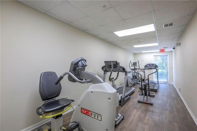 17800 E Bolger Road 147, Independence, MO 64055