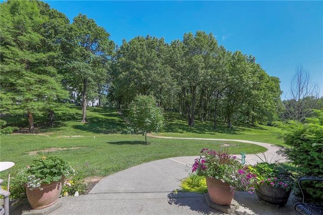 17800 E Bolger Road 147, Independence, MO 64055