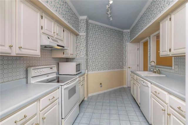 17800 E Bolger Road 147, Independence, MO 64055