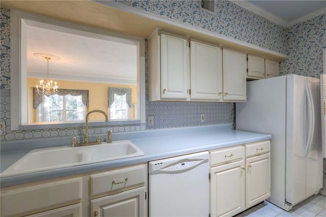 17800 E Bolger Road 147, Independence, MO 64055