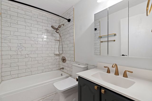 34 South St 202, Quincy, MA 02169