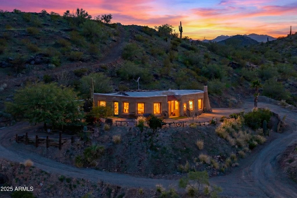 Image 4 of property listing at 69182 N Centennial Park Road, Salome, AZ 85348