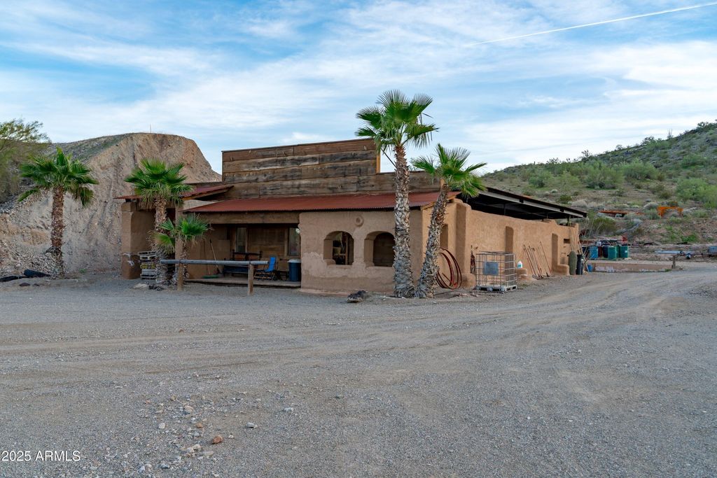 Image 6 of property listing at 69182 N Centennial Park Road, Salome, AZ 85348