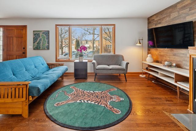 1811 Hartrey Avenue, Evanston, IL 60201