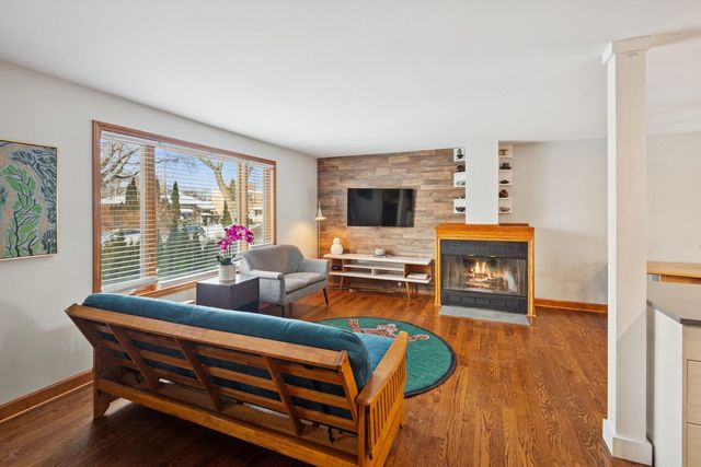 1811 Hartrey Avenue, Evanston, IL 60201