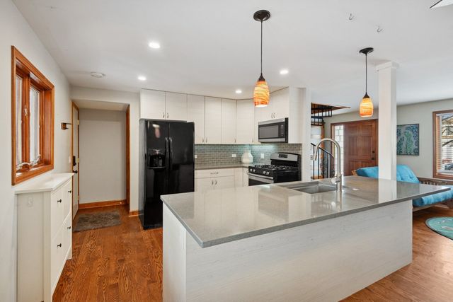 1811 Hartrey Avenue, Evanston, IL 60201