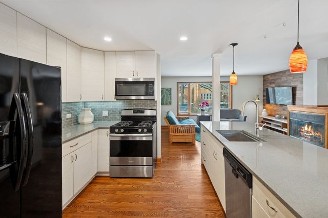 1811 Hartrey Avenue, Evanston, IL 60201