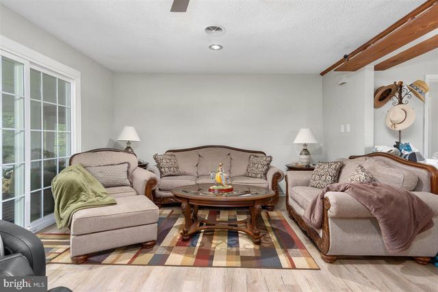 1618 EAGLE SCHOOL RD, Martinsburg, WV 25404