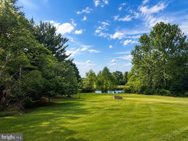 1618 EAGLE SCHOOL RD, Martinsburg, WV 25404