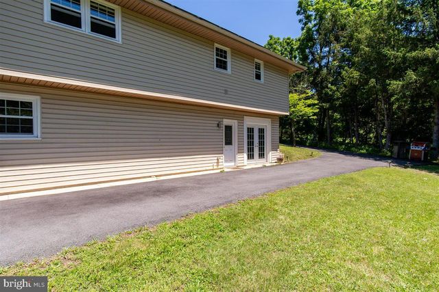 1618 EAGLE SCHOOL RD, Martinsburg, WV 25404