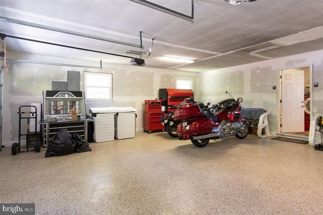 1618 EAGLE SCHOOL RD, Martinsburg, WV 25404