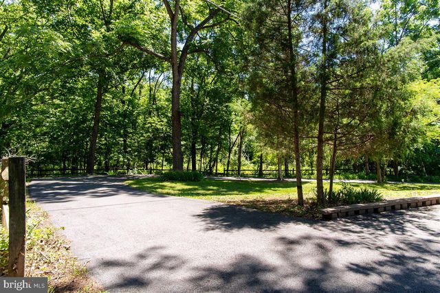1618 EAGLE SCHOOL RD, Martinsburg, WV 25404