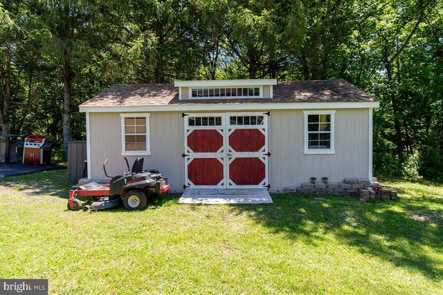 1618 EAGLE SCHOOL RD, Martinsburg, WV 25404