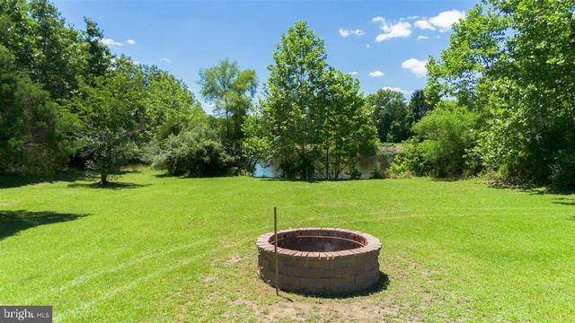 1618 EAGLE SCHOOL RD, Martinsburg, WV 25404